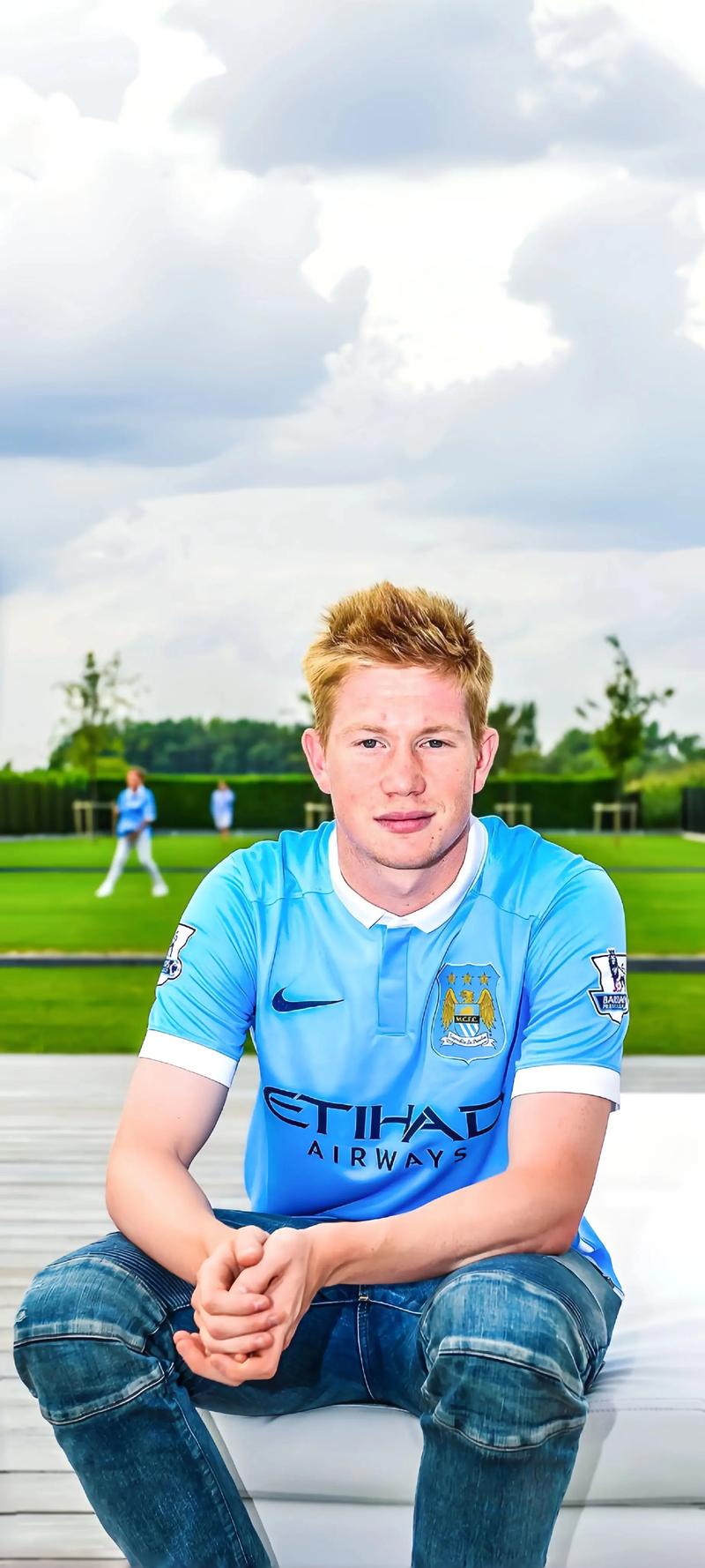 中国国乒在2025成都混合团体世界杯中以6连胜结束第二轮，孙颖莎在梁靖崑失利后积极复盘，展现团队凝聚力与个人关怀。